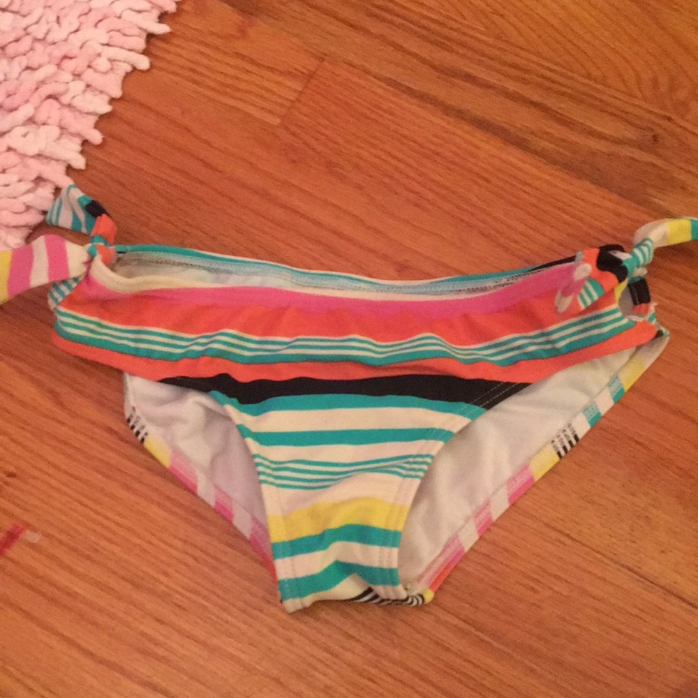Roxy bottom